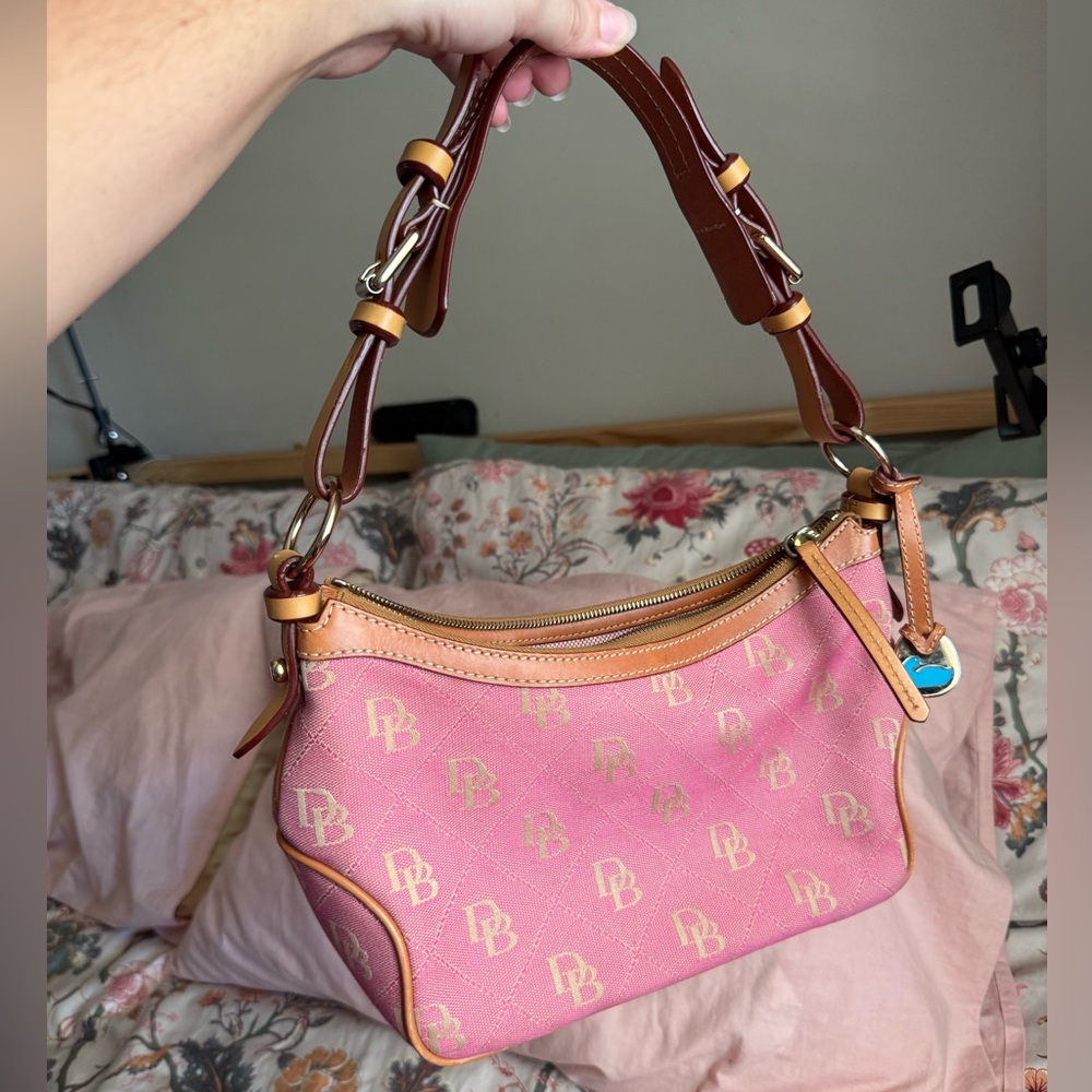 Dooney & Bourke Pink shoulder bag 💓
